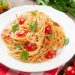 Спагетти с сыром и помидорами