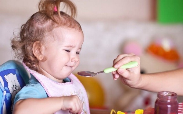 Ребенок в 2 года не ест с общего стола