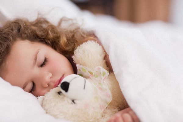 Ребенок скрипит зубами во сне. Почему возникает детский бруксизм и что делать