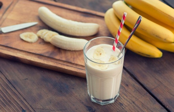 бананы и молочный продукт